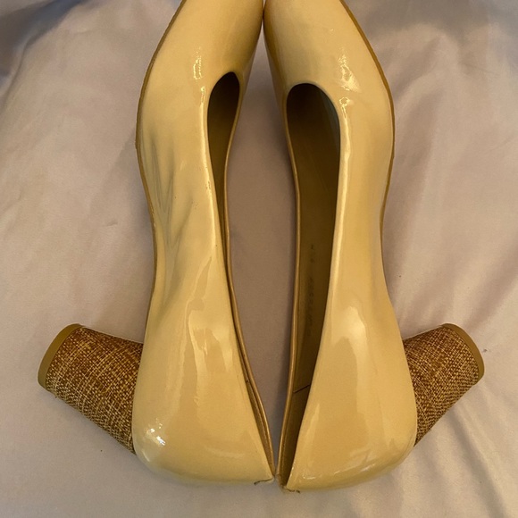 Stuart Weitzman Patent Leather pump tan shoe with cone heel size 9 1/2 NWOT - Picture 7 of 10